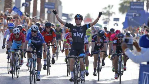 El italiano Viviani nuevo líder del Tour de Dubai.