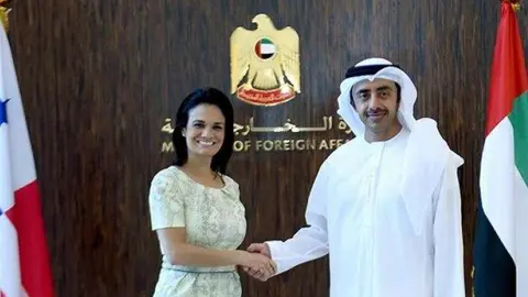 Saint Malo y Abdulla Bin Zayed en Emiratos Árabes en noviembre de 2014.