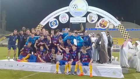 El equipo cadete del F.C. Barcelona se proclamó campeón en Abu Dhabi.