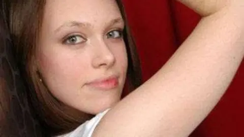 La joven cayó desde una terraza de un hotel de Dubai.