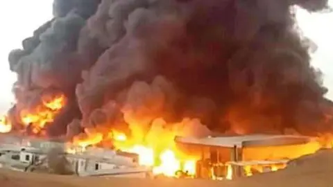 El incendio se produjo en un almacén de productos químicos.