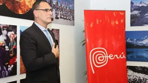 El cónsul general de Perú en Dubai, Carlos Tavera.