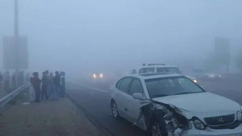 Los accidentes en cadena son comunes en Dubai cuando hay niebla.