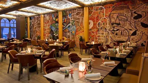 Restaurante El Faro en el hotel Kempisky de la Perla en Doha.
