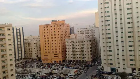 Perspectiva de una zona de edificios en Sharjah.