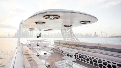Cenas de lujo en las aguas de Dubai.