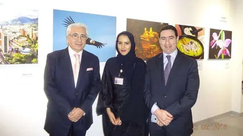 El embajador de Colombia, primero por la derecha, en la exposición fotográfica 'Símbolos de América Latina y el Caribe'