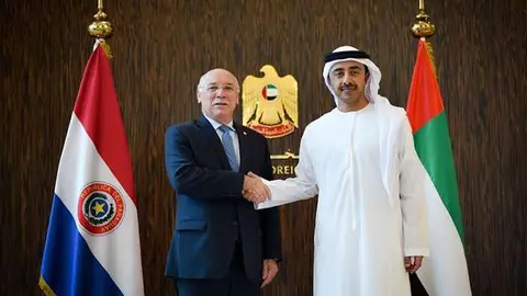 Los ministros de Asuntos Exteriores de Emiratos y Paraguay en Abu Dhabi.