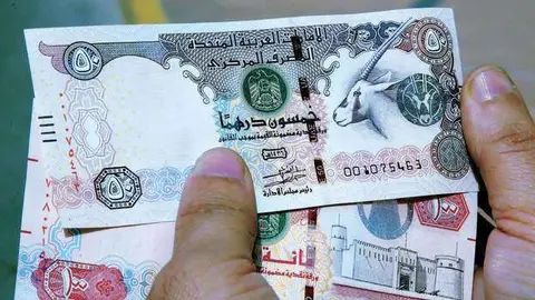 Imagen de los billetes de 200 dirhams de Emiratos Árabes Unidos.