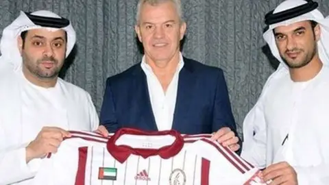 Javier Aguirre entranador mexicano en Abu Dhabi.