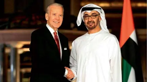 Joe Biden y el príncipe heredero de Abu Dhabi en el Emirates Palace.