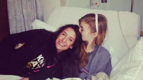 Imagen de Facebook de las dos jóvenes fallecidas.