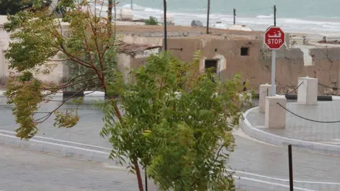 Aspecto de Ras Al Khaimah el sábado con lluvia y fuerte vientos. (EL CORREO DEL GOLFO)