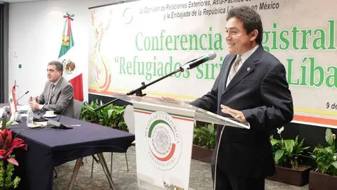 El senador mexicano Daniel Ávila Ruiz, al dar inicio a la conferencia magistral Refugiados sirios en Líbano. (Cedida)