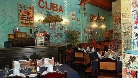 En la foto de EL CORREO una imagen del bar Malecón en Dubai.