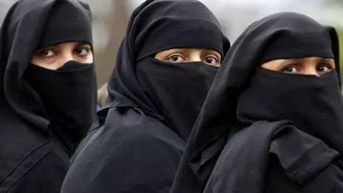 Mujeres con niqab.