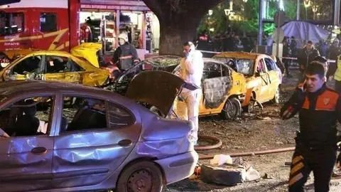 El atentado con coche bomba en Ankara se produjo en una zona muy concurrida.