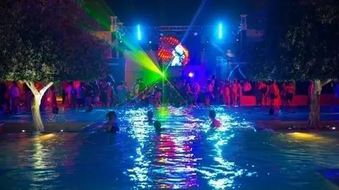 Rain Pool Party en Aloft Hotel Abu Dabhi
