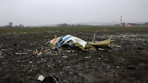 Restos del avión de Flydubai que se estrelló en Rusia.