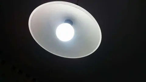 La tecnolog&iacute;a Lifi funciona a trav&eacute;s de la luz led./ El Correo