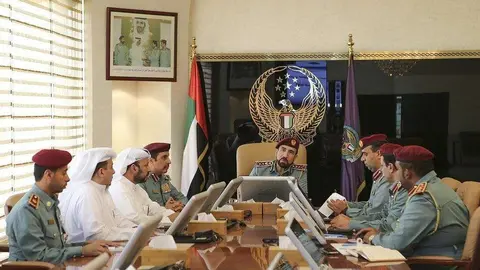 Reunión de la Policía de Ajman para revisar el proyecto Ciudad Segura. Twitter de la Policía de Ajman.