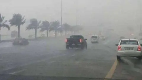 Condiciones climáticas adversas en Emiratos.
