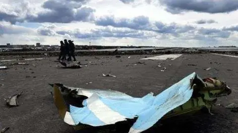Restos del avión de Flydubai que se estrelló en Rusia.