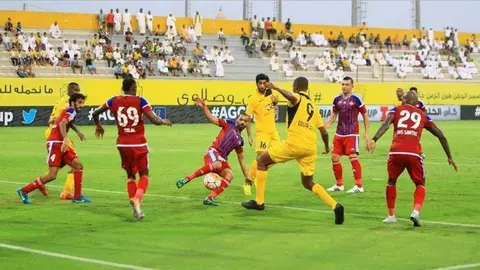 Un encuentro de fútbol en el estadio del Al Wasl de Dubai.