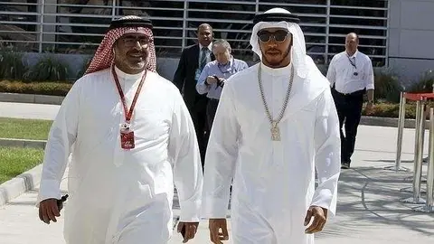 Hamilton y Abdallah Al Khalifa, secretario personal del Príncipe de Baréin