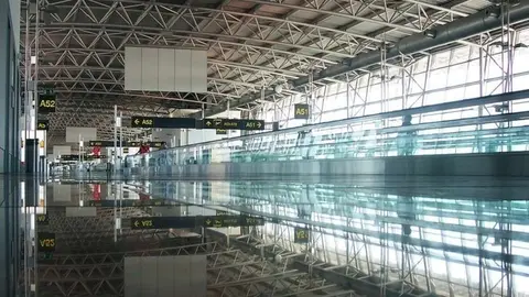 El aeropuerto de Bruselas abrió al tráfico sus instalaciones.