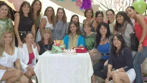 Brigitta García y damas latinas. (EL CORREO)