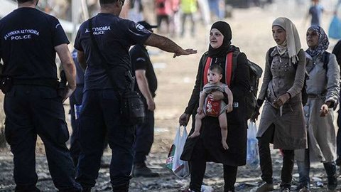 Refugiados sirios en la frontera entre Grecia y Macedonia. (Getty)