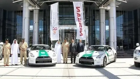 Los nuevos autos de lujo de la Policía de Dubai.