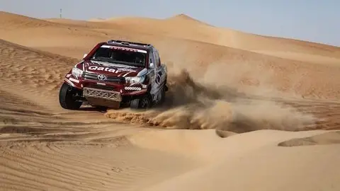 Nasser Al Attiyah durante el rally de Abu Dhabi.