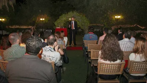 El cónsul de España, Santiago Jiménez, durante su intervención en Encuentro de Españoles en Dubai. (EL CORREO)