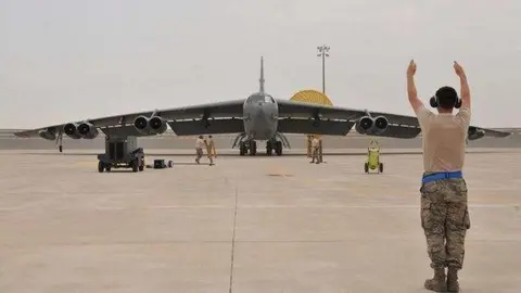 Un B 52 en la Base Aérea de Qatar.