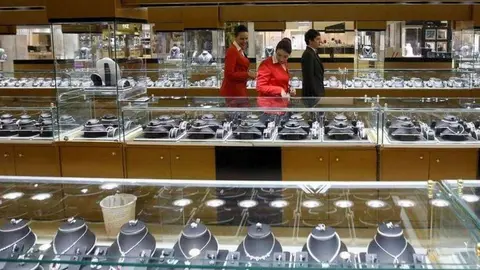 Imagen de una sucursal de la joyería a la que pertenece el collar robado.