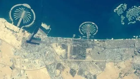 Perspectiva de Dubai desde el espacio.