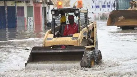 Una calle inundada en Riad.
