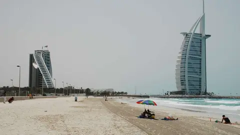 Una imagen de la playa de Jumeirah en Dubai.