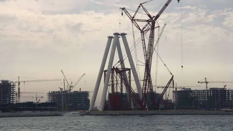 Imagen de la construcción de la noria de Dubai en abril de 2016.