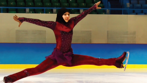 La patinadora emiratí Zahra Lari durante una competición.
