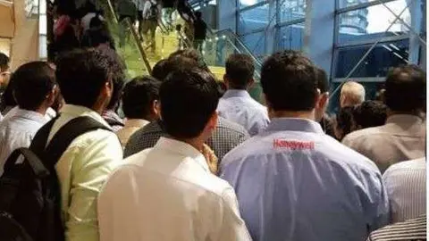 El metro de la línea roja de Dubai tuvo un problema técnico.