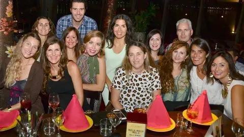 El grupo de Café de Españolas en Dubai en Casa de Tapas . (EL CORREO DEL GOLFO)