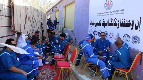 Imagen de los trabajadores del sector petrolero en Kuwait, durante la huelga.