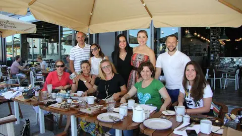El grupo de Café Españolas celebró su encuentro de abril. 