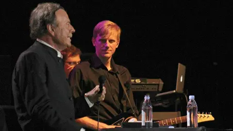 Concierto de Julio Iglesias en Sharjah. (R. Pérez)