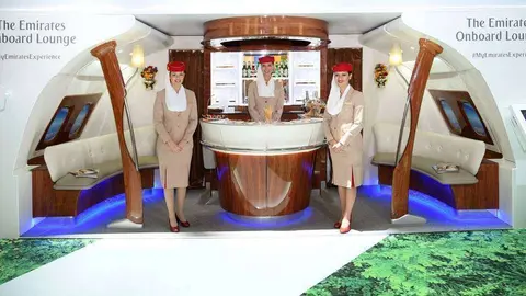 Personal de cabina de Emirates Airline.