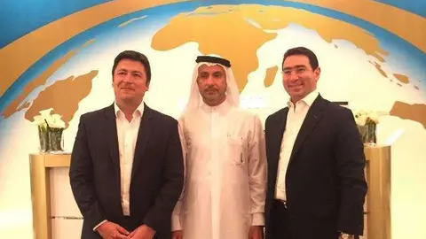 De izquierda a derecha, el viceministro de Desarrollo Empresarial de Colombia, Daniel Arango Ángel; el presidente de la Organización Mundial de Zonas Francas, Mohammed Alzarooni; y el embajador de Colombia en Emiratos Árabes Unidos, Faihan Al Fayez.