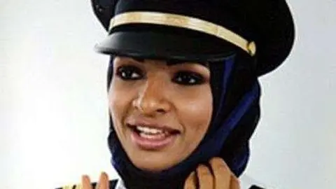 Una imagen de Hanadi Zakaria Al Hindi, la primera mujer piloto de Arabia Saudita.